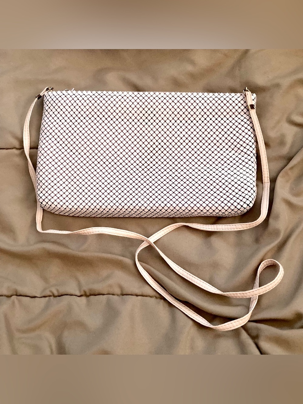 Textured light pale pink preloved Clutch with Gold Tag - Picture 2 of 7
